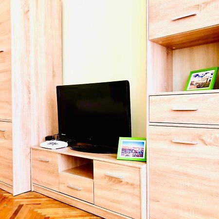 Apartment Near Opera On Horodotska 11 Lviv Exterior foto