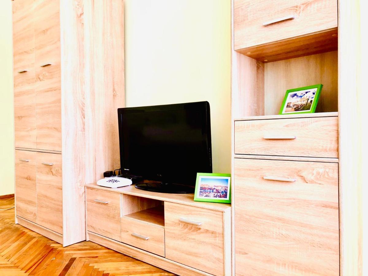 Apartment Near Opera On Horodotska 11 Lviv Exterior foto